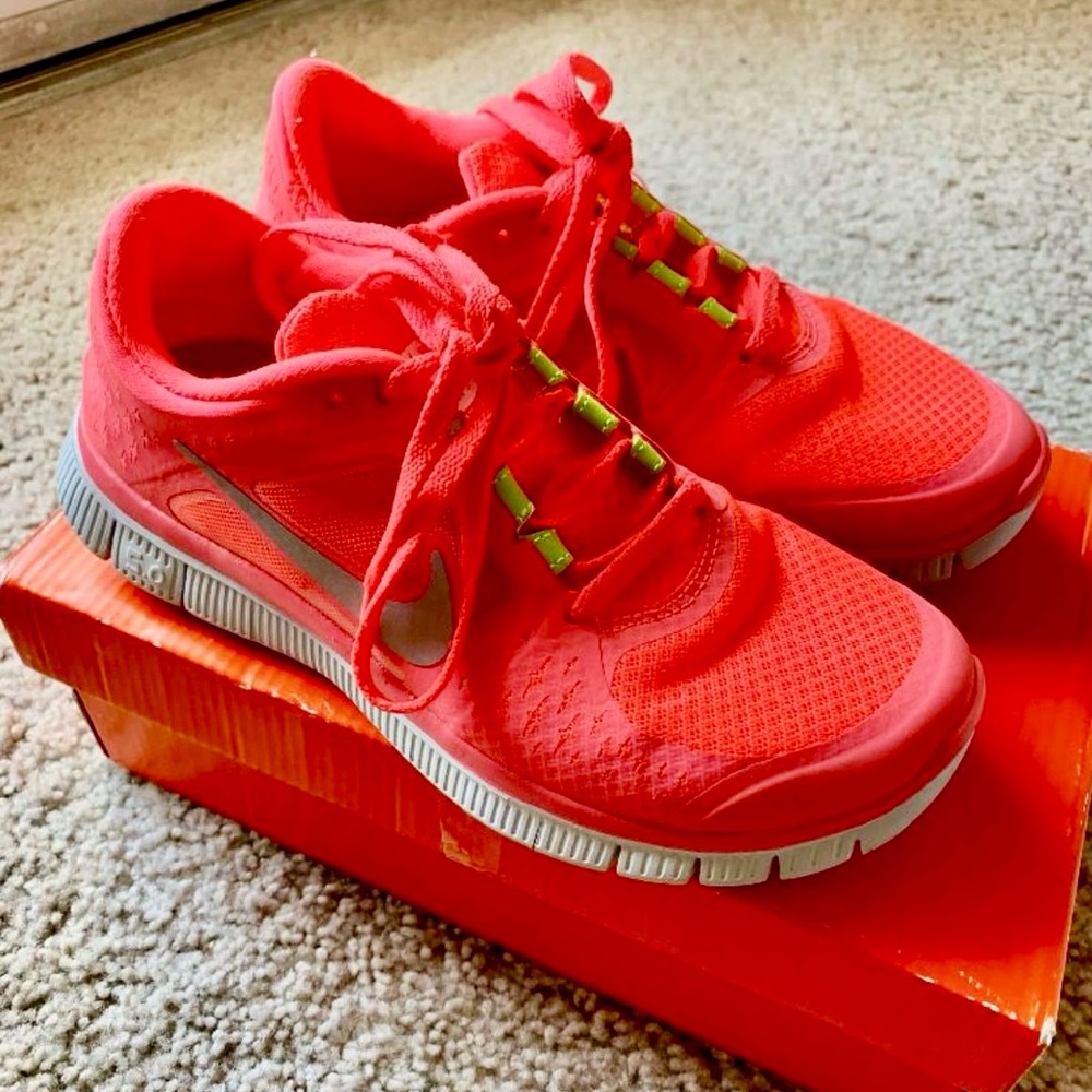 NIKE Women's FREE RUN +3 in CORAL PINK US Size 6.5